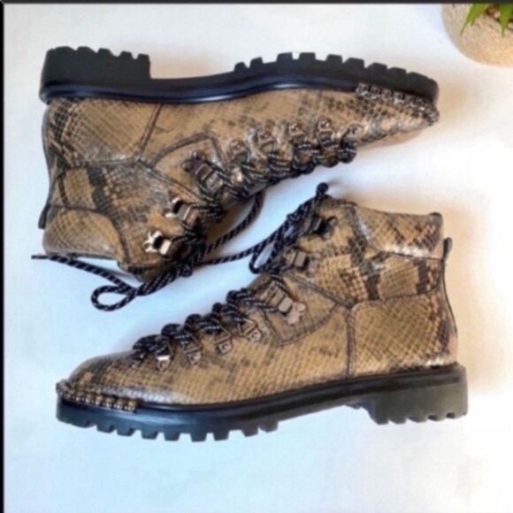 Schutz Ariabelle Lug Sole Booties 8.5 rhinestone detail - Picture 12 of 14